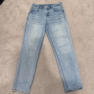 American Eagle curve Mom Jean